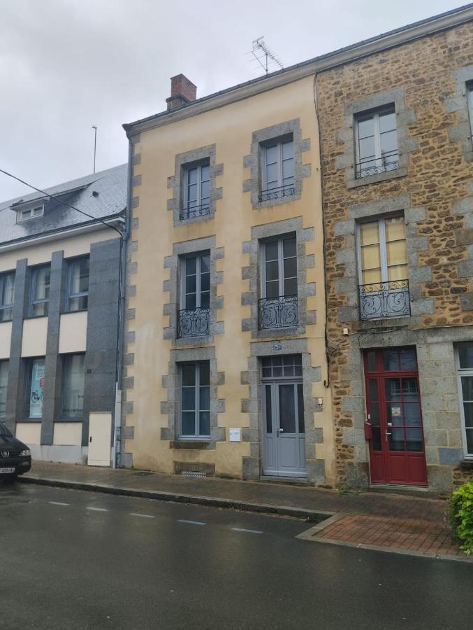 Petite Maison De Centre * Ernée